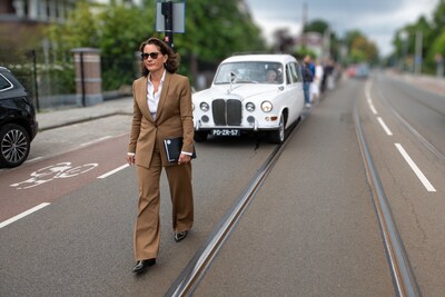 Uitvaartbegeleider Marina (58) is klaar met aso’s bij rouwstoet: ‘Het is bijna elke keer raak’