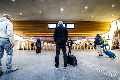 LIVE Ov-staking | Bussen en treinen staan uur stil • Vakbonden boos op kabinet