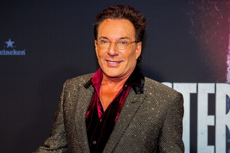 Gerard Joling belandt op podium in gevecht met biergooier | Nieuws | De ...