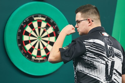 LIVE WK darts | Ryan Searle leidt in halve finale tegen Luke Littler, Gian van Veen treft later vanavond zijn idool