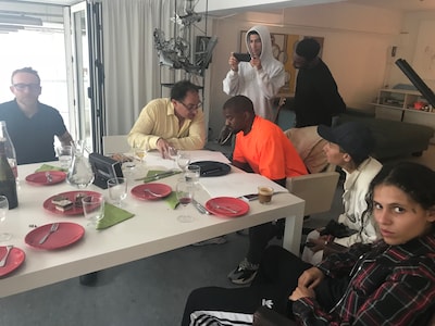 Kanye West vloog met privéjet naar Rotterdam en viel bij Nederlandse kunstenaar na zoete cocktails in slaap