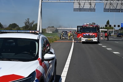 Auto brandt uit op A2 in Culemborg