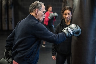 Dit is wat bokslessen voor mensen met parkinson kunnen betekenen: ‘Waarom zouden we het niet doen?’