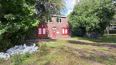 Het duurde even, maar deze verloederde boerderij krijgt nu snel een opknapbeurt