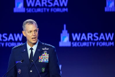 Hoogste Navo-militair slaat in toespraak een heel andere toon aan dan Trump