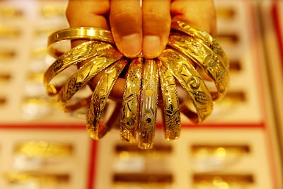 Veel meer goud en zilver ingewisseld door recordprijzen: ‘Maar er is nog voor miljarden aan goud bij de Nederlanders’