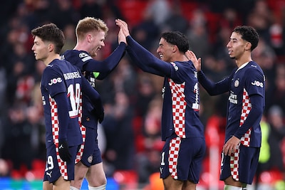 Daverende verrassing in Champions League: PSV vernedert Liverpool op Anfield en vergroot crisis voor Arne Slot