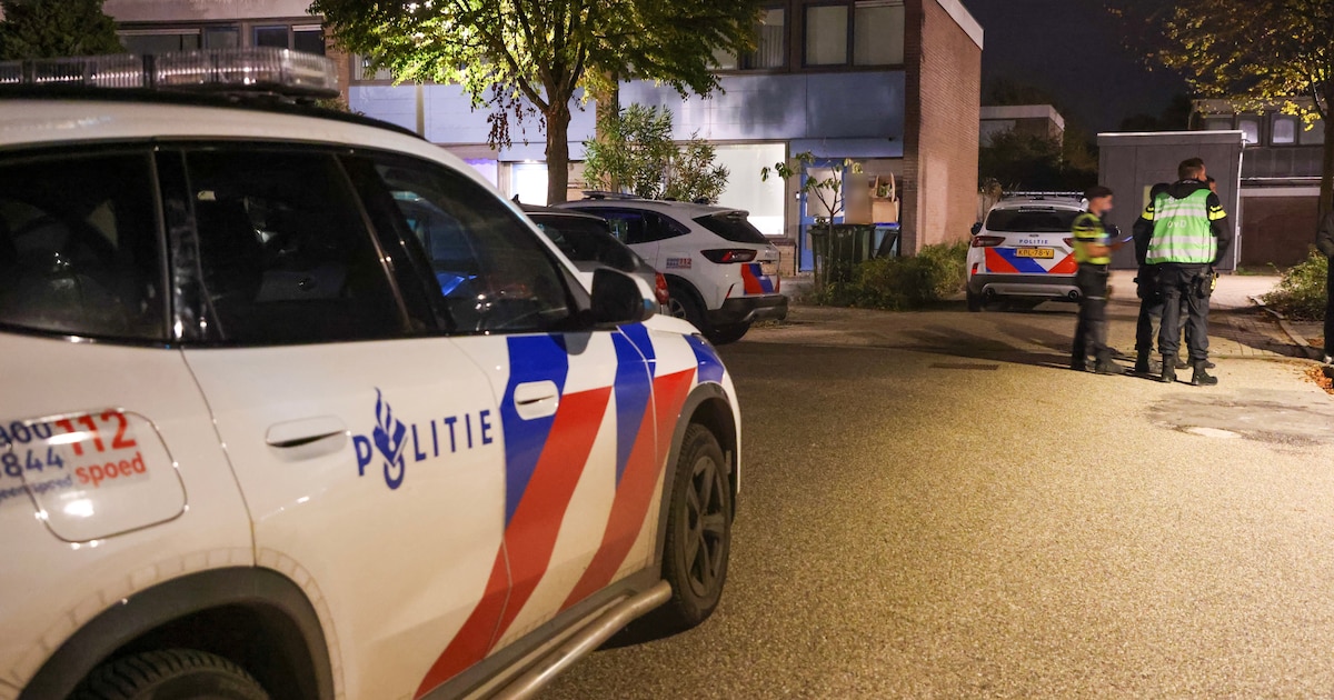 Knal door explosie bij voordeur van woning in Ede