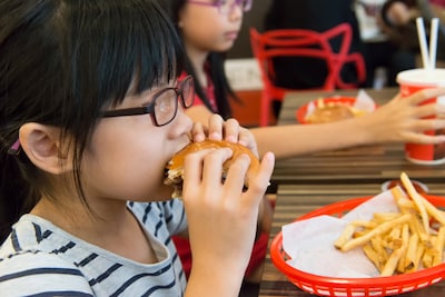 Wereldwijd bijna 1 op de 10 kinderen te dik: ‘Ook in landen waar je het niet verwacht’