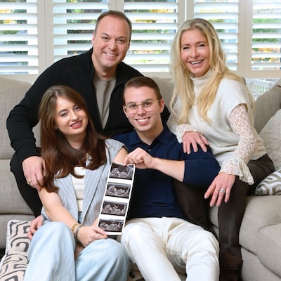 Geslacht eerste kleinkind Frans Bauer onthuld op groot feest, zoon Jan (23) wist van niks: 'Supergezellig'