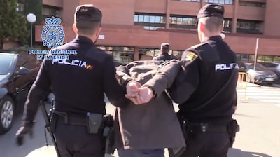 Nederlandse man (57) opgepakt op Spaans vliegveld, werd gezocht voor bijlaanval op schoonzoon