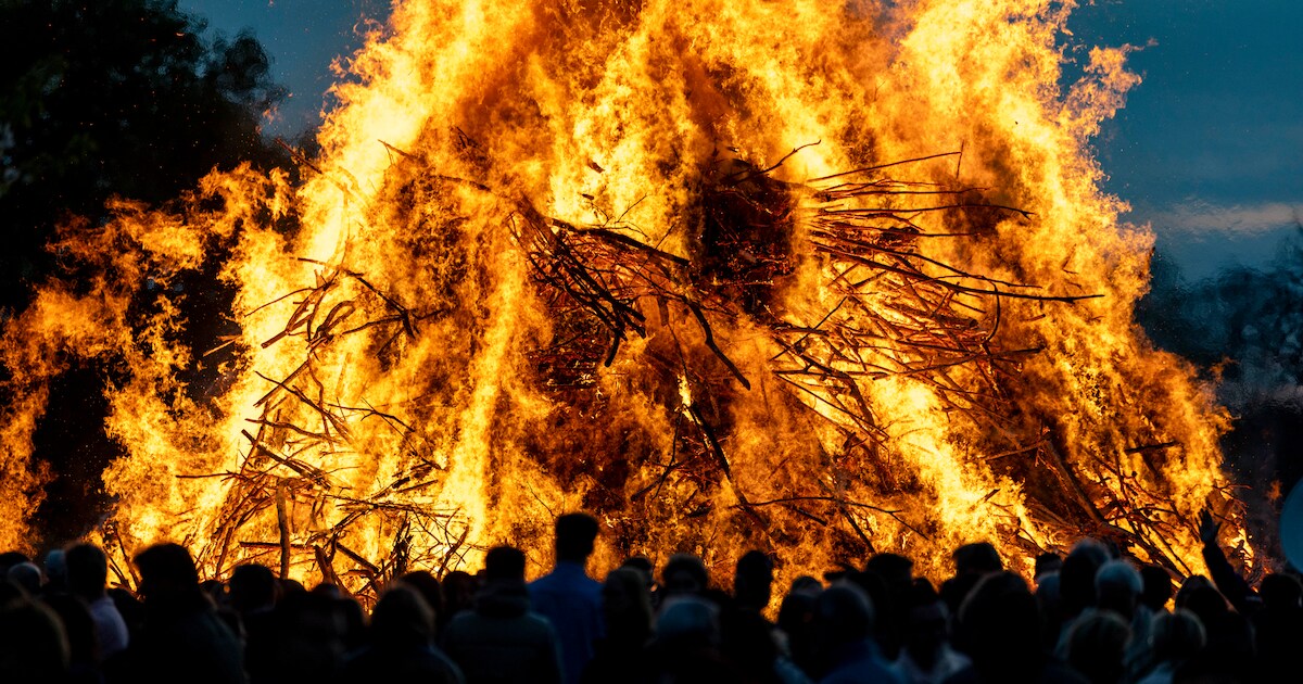 Overal in de regio branden tóch de paasvuren: een overzicht in beeld