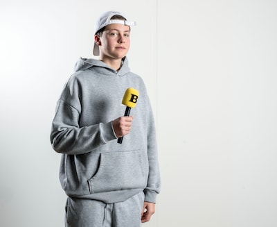 Youtuber Bender en cameraman opgejaagd door dertigtal jongeren na tikken op achterhoofd: ‘Helaas de harde realiteit’