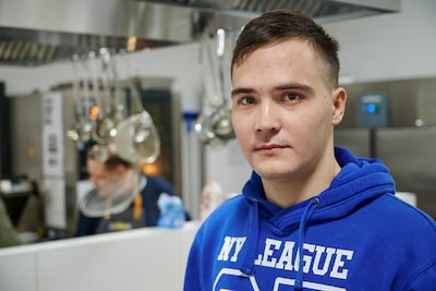 Van villa op de Bahama’s naar een psychose in Leiden: nu vindt Giovanni (23) zichzelf terug in Oss