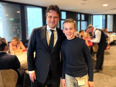 Joas (14) droomt van een plek in de gemeenteraad: ‘Ik wil straks ook een woning kunnen vinden’