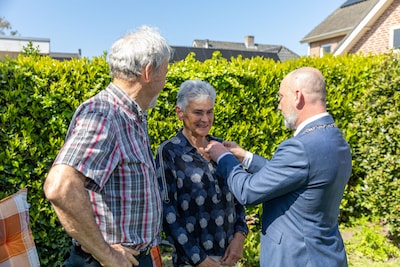 Lintjesregen: deze inwoners van West Maas en Waal kregen een koninklijke onderscheiding