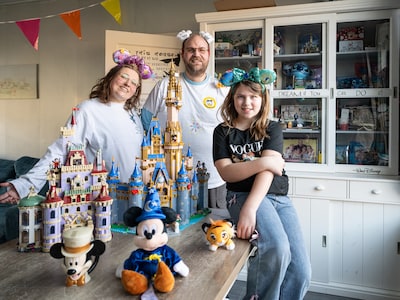 Vijf keer per jaar naar Parijs: deze familie is superfan van Disney, en wil mensen leren kennen die hun passie delen