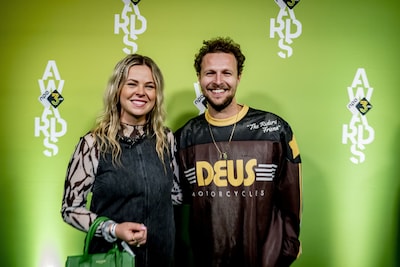 Presentatoren Kiki Bosman en Tim Senders verwachten samen een kind