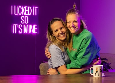 Podcast ‘Lesbian Talk’ trekt na half jaar 50.000 luisteraars en nu komt er ook een evenement