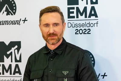 DJ David Guetta (58) vader geworden van zoon Skyler: ‘Het mooiste geheim dat we ooit hebben bewaard’
