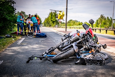 Zwaargewonde fietser bij ongeluk met motorrijder is 69-jarige vrouw
