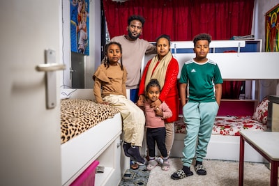 Wanhoop door terugkerende zwarte schimmel in enige slaapkamer: 'En er is een vierde kind onderweg'