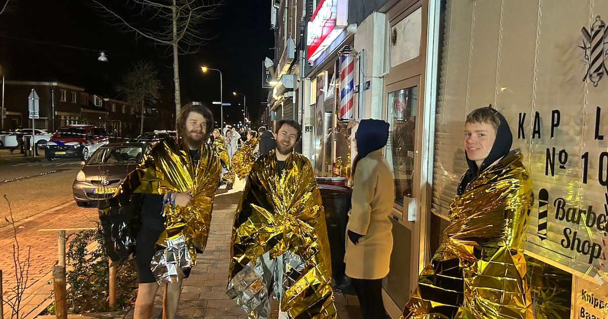 Julian werd boos wakker van gebons, tot hij het vuur zag: ‘Toen ben ik zó hard naar beneden gerend’