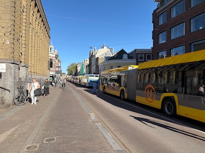 Bussen rijden weer na opstopping in hartje Utrecht, demonstranten verplaatsen zich richting station