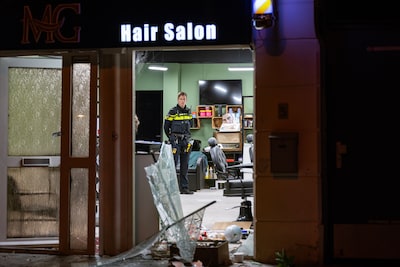 Ravage na explosie bij Vlaarding­se kapsalon, babykamer van jong gezin in puin: ‘Angst is niet zomaar weg’