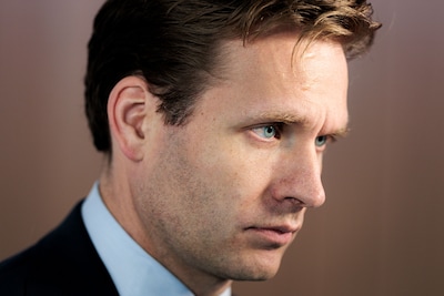 Minister Karremans verdedigt ingreep bij Nexperia: ‘Toeval dat dit samenviel met Amerikaanse sancties’