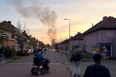 Drie mensen aangehouden na rellen en brandstichting in Amsterdam-Noord