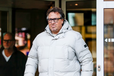 Marco is er al vroeg bij om Leontine te feliciteren, Pip reageert ontkennend op eigen overlijdensbericht