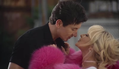 Barry Keoghan komt liever niet meer buiten vanwege onlinehaat na breuk Sabrina Carpenter