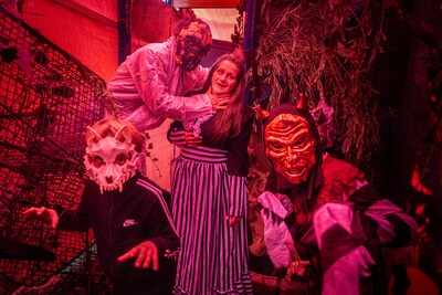 Eerst mocht het niet, maar nu kan Druten tóch griezelen in het halloweenhuis van de familie Meulen!