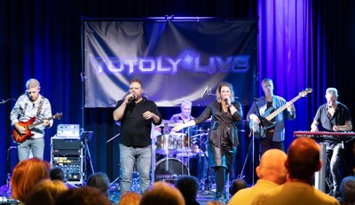 Totoly Live treedt op in Elst