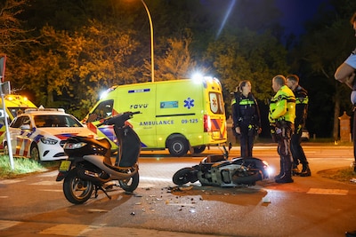 Scooterrijders botsen op Driebergseweg in Zeist