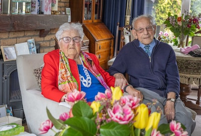 Sara en Joost zijn al 80 jaar samen: ‘Ik kreeg oliebollen van hem en van het een kwam het ander’