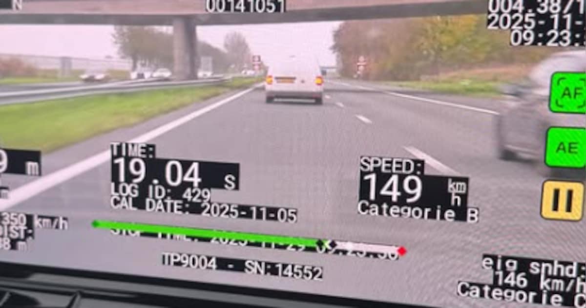 Bestuurder scheurt met 184 km/u over A4 bij Dinteloord, politie deelt bekeuring en rijcursus uit
