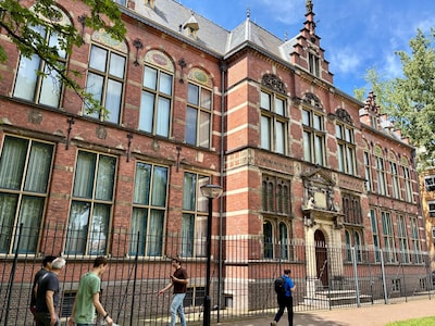 Dit statige gebouw aan de Catharijnesingel was ooit een hypermodern laboratorium