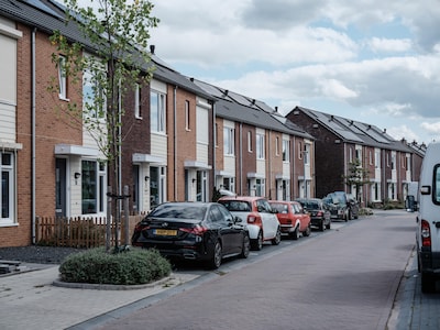 Nieuwe huizen moeten wekenlang in de steigers: ‘Anders later problemen’