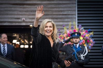 Voor de spiegel zag de outfit van Máxima er ongetwijfeld fantastisch uit, maar dat werd flink verpest