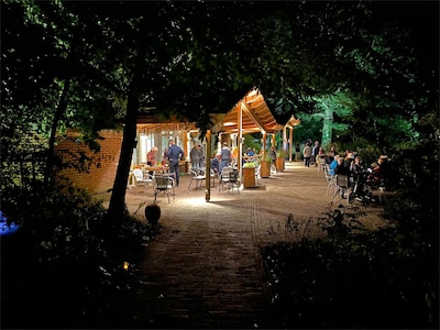 Kruidenhof in Mallum sluit tuinseizoen af met verlichte avond in Eibergen