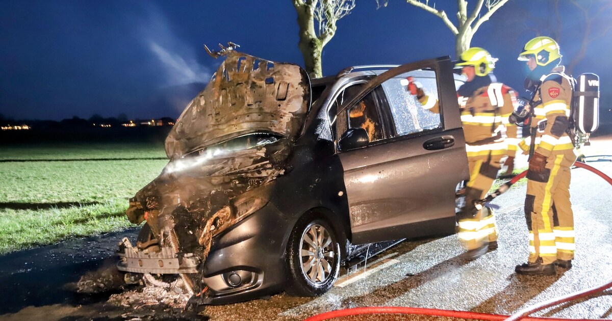 Voertuigbrand op De Heuvel in Maurik