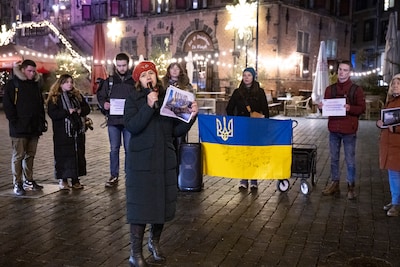 Oekraïners herdenken en protesteren: ‘Juist nu, in deze fase, is alle steun belangrijk’