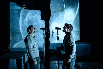 Na Auschwitz stappen bevriende acteurs Soy en Thomas het bikkelharde verzet in: ‘Hebben de smaak nu écht te pakken’