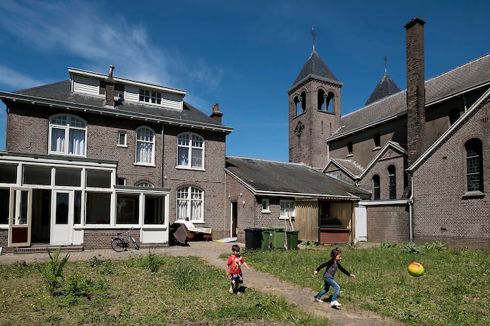 Bijzonder monument in Spijk te koop: ‘Parel voor iemand met twee ...