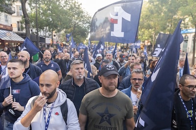 Frankrijk zit klem tussen demonstranten en financiële markten