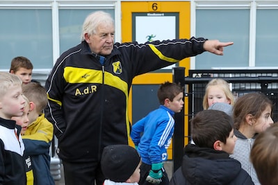 Populaire jeugdtrainer Arnold bleef nuchter en bescheiden