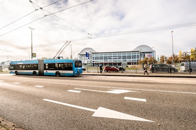 Arnhemse bussen rijden zonder Vitesse-vlaggetjes en dat heeft een ‘praktische reden’