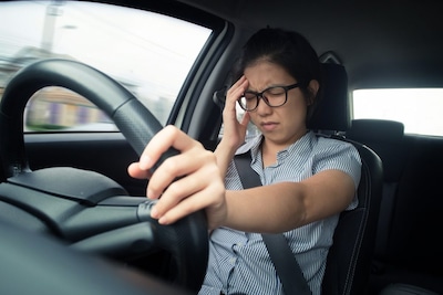 Dit is de reden dat je sneller wagenziek wordt in een elektrische auto